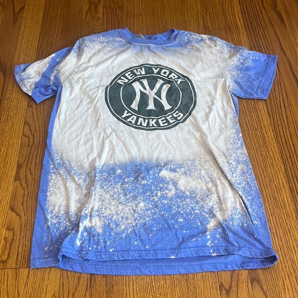 Gildan Woman’s NY Yankees Tie Dye Tee Size M